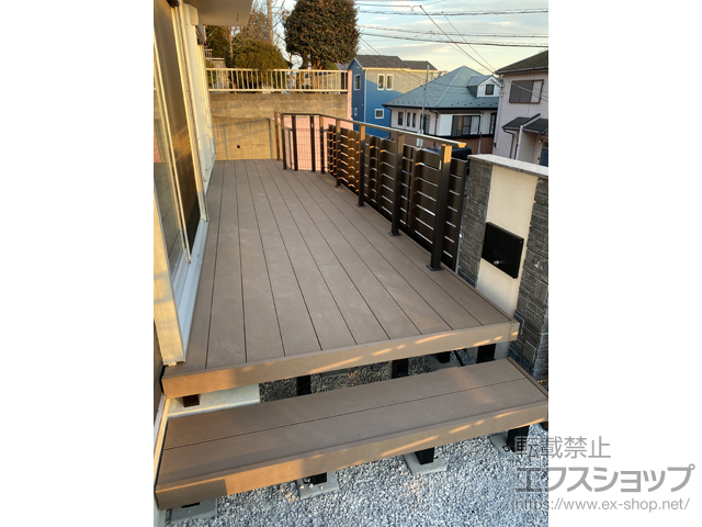 東京都町田市ののウッドデッキ リウッドデッキ 200+ルシアスデッキフェンスB01型＜笠木のみタイプ＞ 施工例