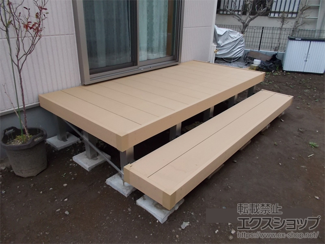 埼玉県鴻巣市ののウッドデッキ リウッドデッキ 200＋段床セット＜正面1段＞ 施工例