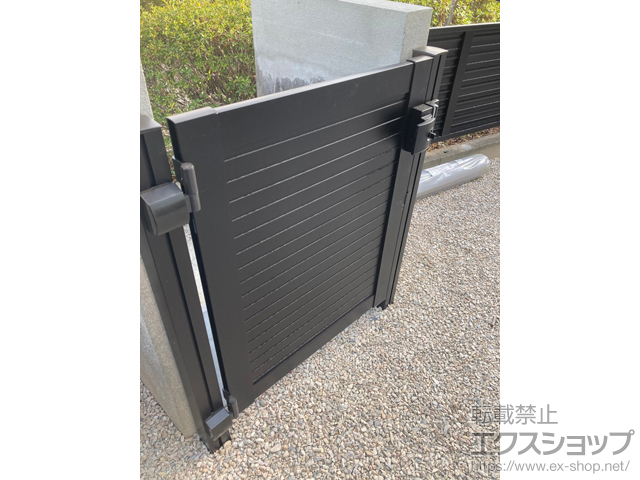 福岡県大野城市のの門扉 シンプレオ門扉5型 横目隠し 片開き 門柱使用 施工例