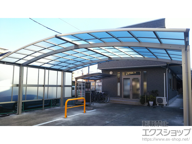 埼玉県草加市ののカーゲート スペースガード（車止め） D76型 スチール 取外し式・フタ付き・南京錠付き 施工例