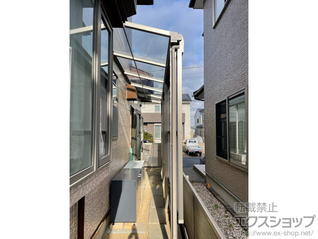 茨城県龍ケ崎市ののテラス屋根 スピーネ F型 テラスタイプ 単体 積雪〜20cm対応+前面スクリーン 2段（間柱2本※ロング柱仕様） 施工例