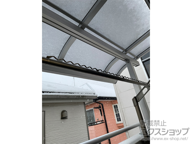 東京都葛飾区ののバルコニー・ベランダ屋根 ソラリア R型 屋根タイプ 単体 積雪〜20cm対応 施工例