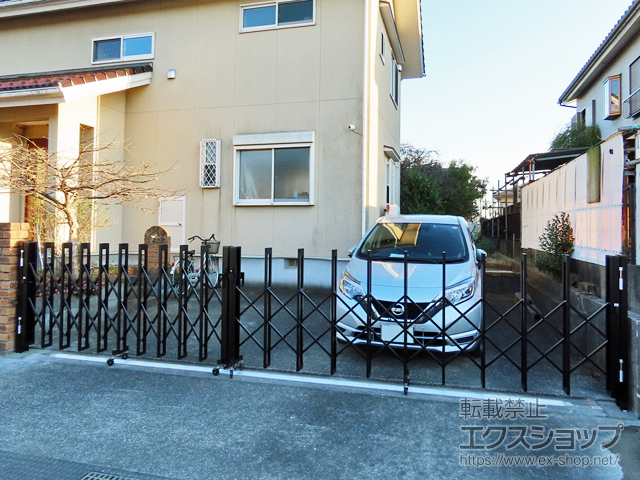 埼玉県吉川市ののカーゲート アルシャインII L型 Aタイプ センターレール 両開き 640W 施工例