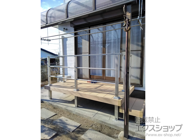 熊本県荒尾市ののウッドデッキ リウッドデッキ 200+独立式リウッドステップ2型+ルシアスデッキフェンスB03型<横格子2本タイプ> 施工例