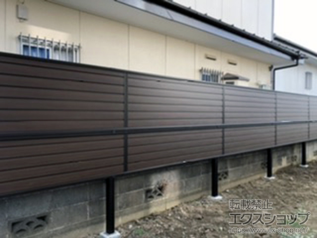 神奈川県横浜市ののフェンス・柵 モクアルフェンス 目隠しタイプ 2段支柱 自立建て用 （パネル2段） 施工例