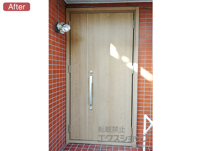 埼玉県川口市のLIXIL リクシル（トステム）の玄関ドア リシェント玄関ドア3 断熱K4仕様 親子仕様(ランマ無)R M17型 ※手動仕様+下枠巾木（小）／下枠フラット材／下枠段差緩和材（ステンレス） 施工例