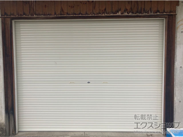 長野県飯山市のLIXIL リクシル（トステム）のガレージシャッター ガレージシャッタークワトロ 手動式 内部付タイプ 施工例