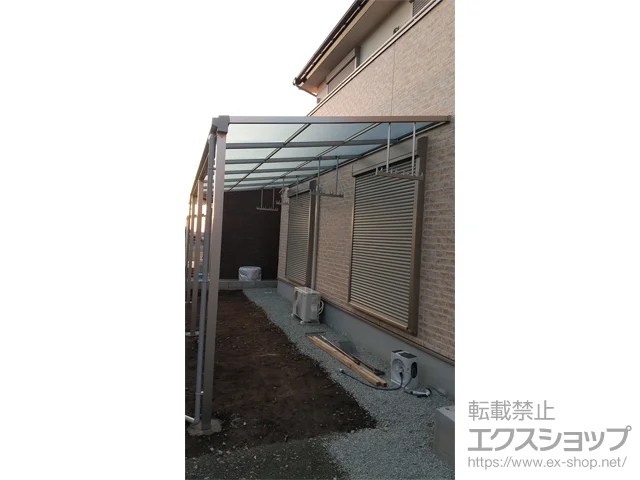 熊本県阿蘇郡西原村のYKKAPのテラス屋根 ソラリア F型 テラスタイプ 連棟 積雪〜20cm対応 施工例