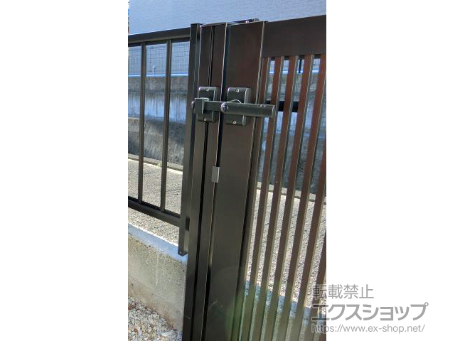 滋賀県守山市のの門扉 シンプレオ門扉2型 縦格子 片開き 門柱使用 施工例