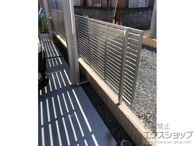 埼玉県熊谷市ののフェンス・柵 シンプレオフェンス3F型 横太格子　自由柱施工 施工例