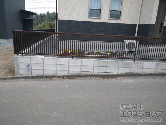 熊本県菊池市ののフェンス・柵 シンプレオフェンス10F型 縦格子32本　自由柱施工 施工例