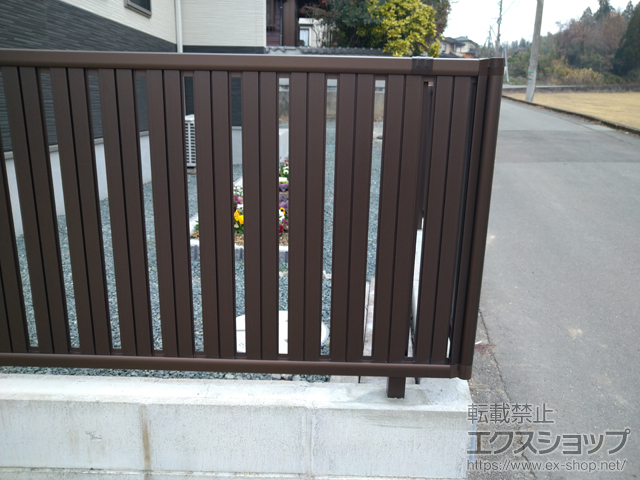 熊本県菊池市ののフェンス・柵 シンプレオフェンスST1F型 縦スリット　自由柱施工 施工例