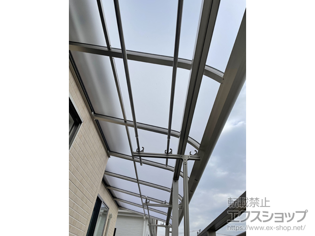 埼玉県上尾市ののバルコニー・ベランダ屋根 ソラリア R型 屋根タイプ 単体+多連結セット 積雪〜20cm対応 施工例