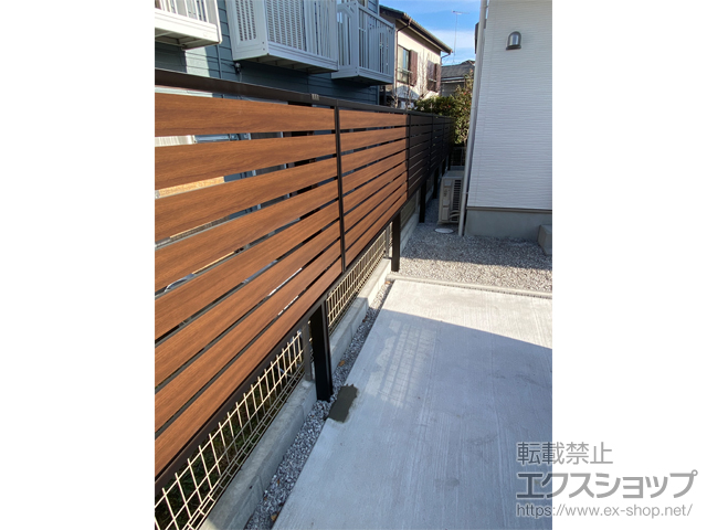 東京都日野市ののフェンス・柵 ルシアスフェンスF04型 横板 木目カラー 上段のみ設置 自立建て用 施工例