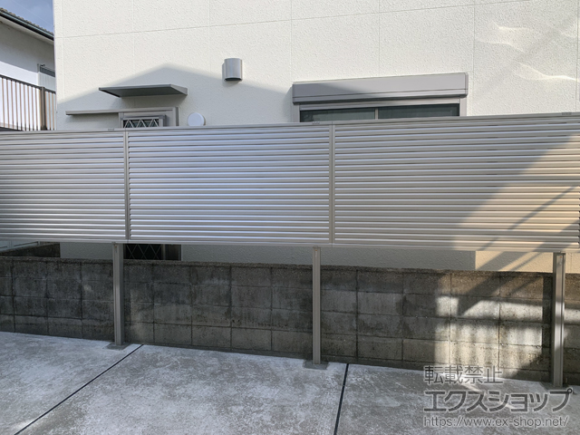 奈良県大和郡山市ののフェンス・柵 シンプレオフェンス13F型 ルーバー 自由柱施工 施工例