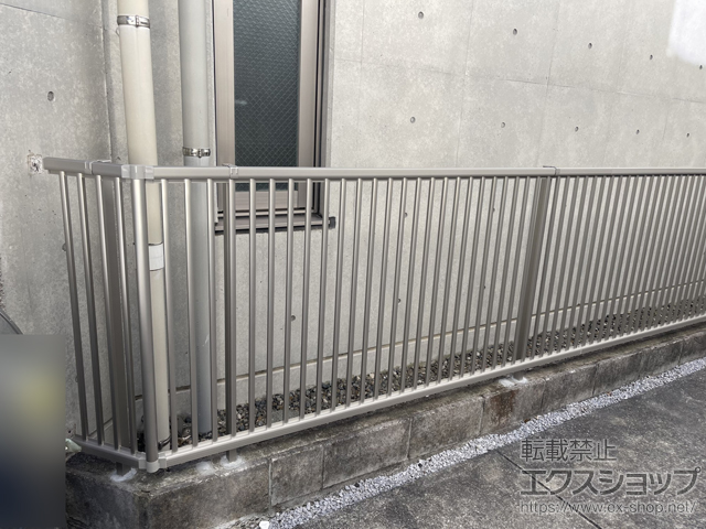 東京都世田谷区ののフェンス・柵 シンプレオフェンス10F型 縦格子32本 自由柱施工 施工例