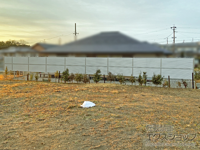 愛知県みよし市ののフェンス・柵 ミエーネフェンス 目隠しルーバータイプ 3段支柱 自立建て用（パネル2段） 施工例