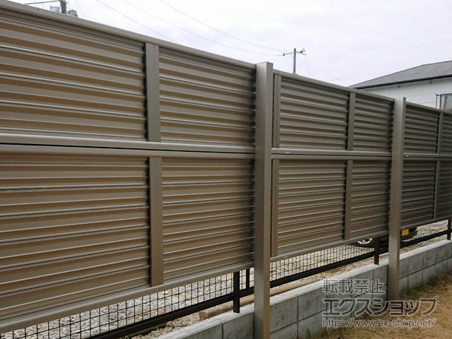 千葉県市川市ののフェンス・柵 ミエーネフェンス 目隠しルーバータイプ 2段支柱 自立建て用（パネル2段） 施工例