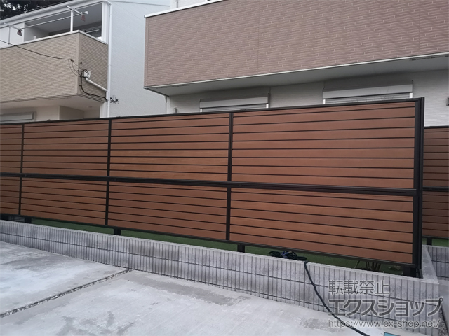 千葉県白井市ののフェンス・柵 モクアルフェンス 目隠しタイプ 2段支柱 自立建て用 施工例