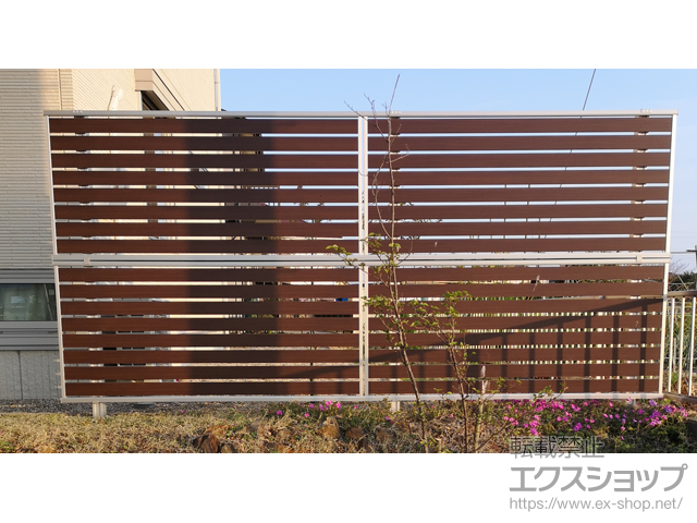 愛知県安城市ののフェンス・柵 ルシアスフェンスF04型 横板 木目カラー 上段のみ設置 自立建て用 施工例