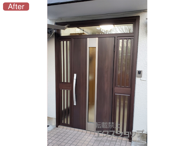 埼玉県草加市のLIXIL リクシル（トステム）の玄関ドア リシェント玄関ドア3 断熱K4仕様 両袖飾り仕様(ランマ付)R M77型 ※タッチキー仕様(キー付リモコン) 施工例