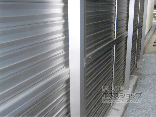 岡山県真庭市ののフェンス・柵 ミエーネフェンス 目隠しルーバータイプ 2段支柱 自立建て用（パネル2段） 施工例