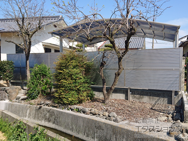 愛媛県松山市ののフェンス・柵 ミエーネフェンス 目隠しルーバータイプ 2段支柱 自立建て用(パネル2段) 施工例