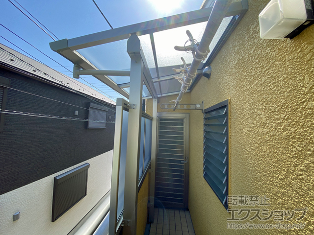 東京都江戸川区ののバルコニー・ベランダ屋根 ソラリア F型 屋根タイプ 単体 積雪〜20cm対応 施工例