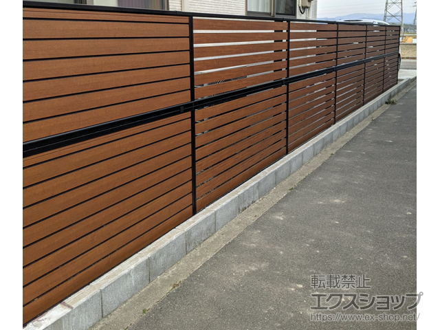 石川県能美市ののフェンス・柵 モクアルフェンス 横板タイプ+目隠しタイプ 2段支柱 自立建て用(パネル2段) 施工例