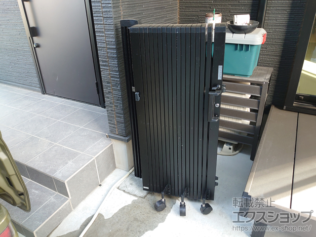 埼玉県ふじみ野市ののカーゲート トリップゲートII P型 ペットガード付き ノンレール 片開き 31S 施工例