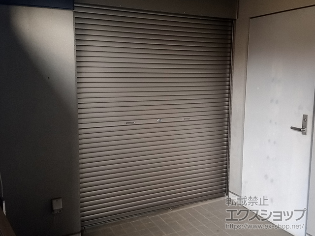 埼玉県所沢市のLIXIL リクシル（トステム）のガレージシャッター ガレージシャッタークワトロ 手動式 内部付タイプ 施工例