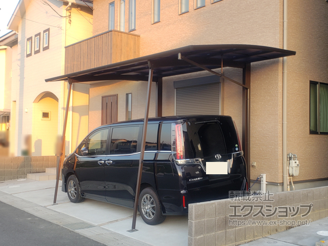 兵庫県明石市ののカーポート レイナポートREグラン 前下がり 積雪〜20cm対応＋YKK AP レイナポートREグラン　着脱式サポート柱 標準・ハイルーフ兼用 施工例