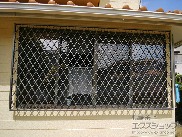 福岡県福岡市のLIXIL リクシル（トステム）の面格子・窓格子 【特注】アルミ面格子 ヒシクロス 施工例