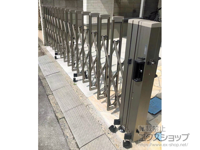 埼玉県川口市ののカーゲート トリップゲートII 2型 スタンダード ノンレール 片開き親子 52DO(12S+40T) 施工例