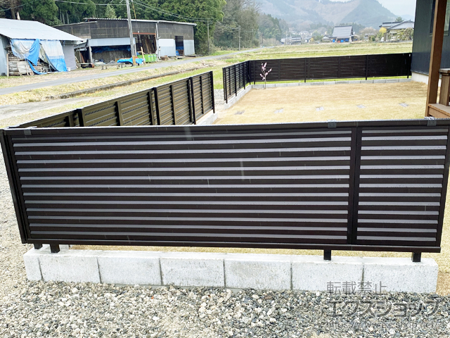 岡山県真庭市ののフェンス・柵 ミエーネフェンス 目隠しルーバータイプ 自由柱施工 施工例