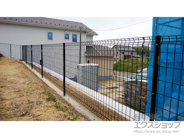 宮城県多賀城市ののフェンス・柵 イーネットフェンスA1FK型＜傾斜地用＞ 自由柱タイプ 施工例