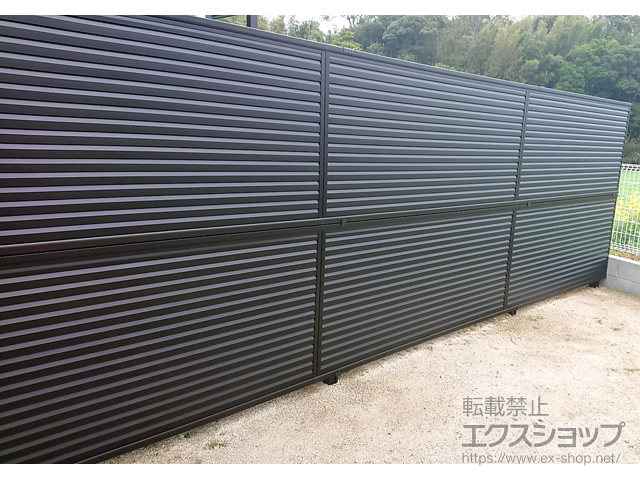 福岡県朝倉郡筑前町ののフェンス・柵 ミエーネフェンス 目隠しルーバータイプ 2段支柱 自立建て用(パネル2段) 施工例