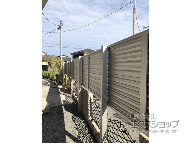 福岡県小郡市ののフェンス・柵 ミエーネ目隠しルーバーフェンス 上段のみ設置 自立建て用 施工例