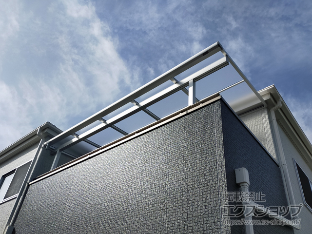 神奈川県厚木市ののバルコニー・ベランダ屋根 ソラリア F型 屋根タイプ 単体 積雪〜20cm対応 施工例