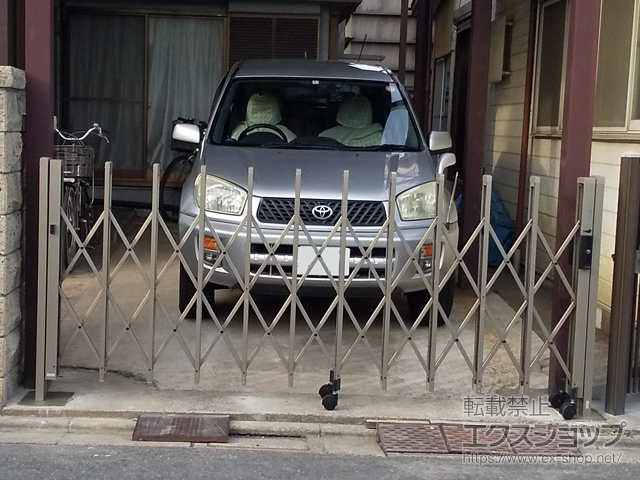 東京都足立区ののカーゲート トリップゲートII 2型 スタンダード ノンレール 片開き　30S 施工例