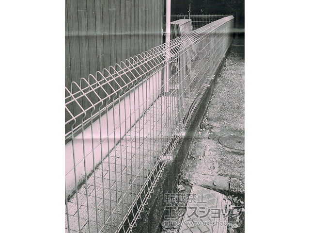 神奈川県茅ヶ崎市ののフェンス・柵 メッシュフェンス G10-R　自由柱施工 施工例