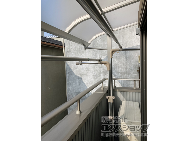 大阪府大阪市ののバルコニー・ベランダ屋根 ソラリア R型 屋根タイプ 単体 積雪〜20cm対応 施工例