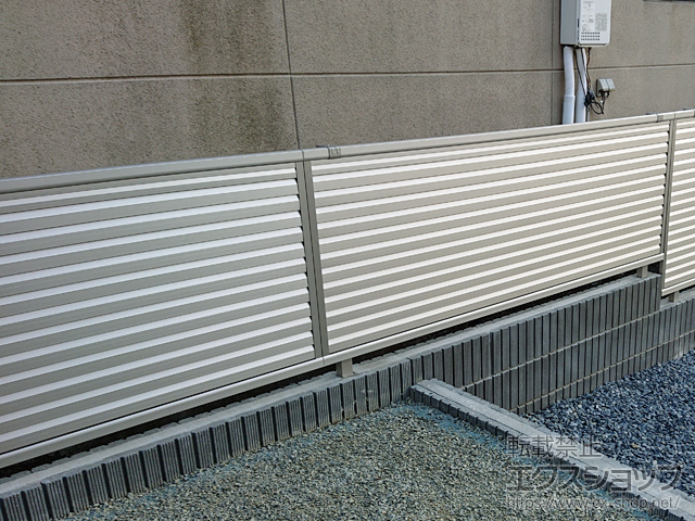 宮城県石巻市ののフェンス・柵 ミエーネフェンス 目隠しルーバータイプ 自由柱施工 施工例
