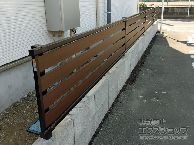 東京都東大和市ののフェンス・柵 モクアルフェンス 横板タイプ 自由柱施工 施工例