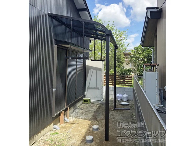 静岡県浜松市のYKKAPのテラス屋根 ソラリア R型 テラスタイプ 単体 積雪～20cm対応 施工例