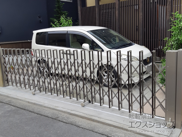 東京都武蔵野市ののカーゲート ニューハピネスHG フラットレール 片開き 木調タイプ 電動式 535S 施工例