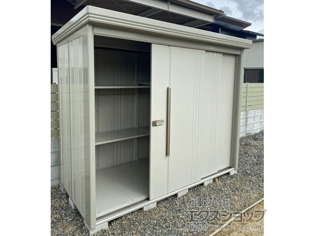 滋賀県栗東市のの物置・屋外倉庫 Mr.ストックマンダンディ 一般型 2532×1222×2110 ND-2512-W 施工例