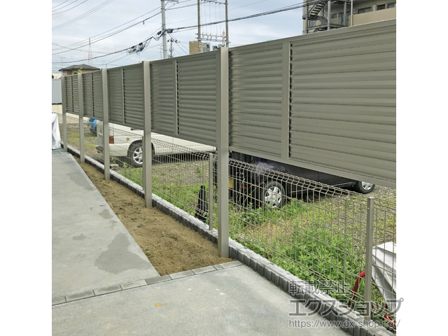 宮城県仙台市ののフェンス・柵 ミエーネフェンス 目隠しルーバータイプ 2段支柱 自立建て用※パネル上段のみ 施工例