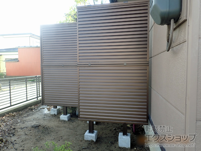 秋田県秋田市ののフェンス・柵 ミエーネフェンス 目隠しルーバータイプ 2段支柱 自立建て用 施工例