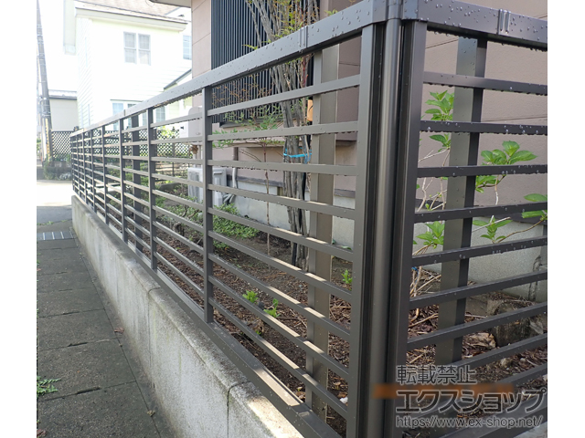 秋田県秋田市ののフェンス・柵 フェンスAB YR2型 横格子2 フリーポールタイプ 施工例